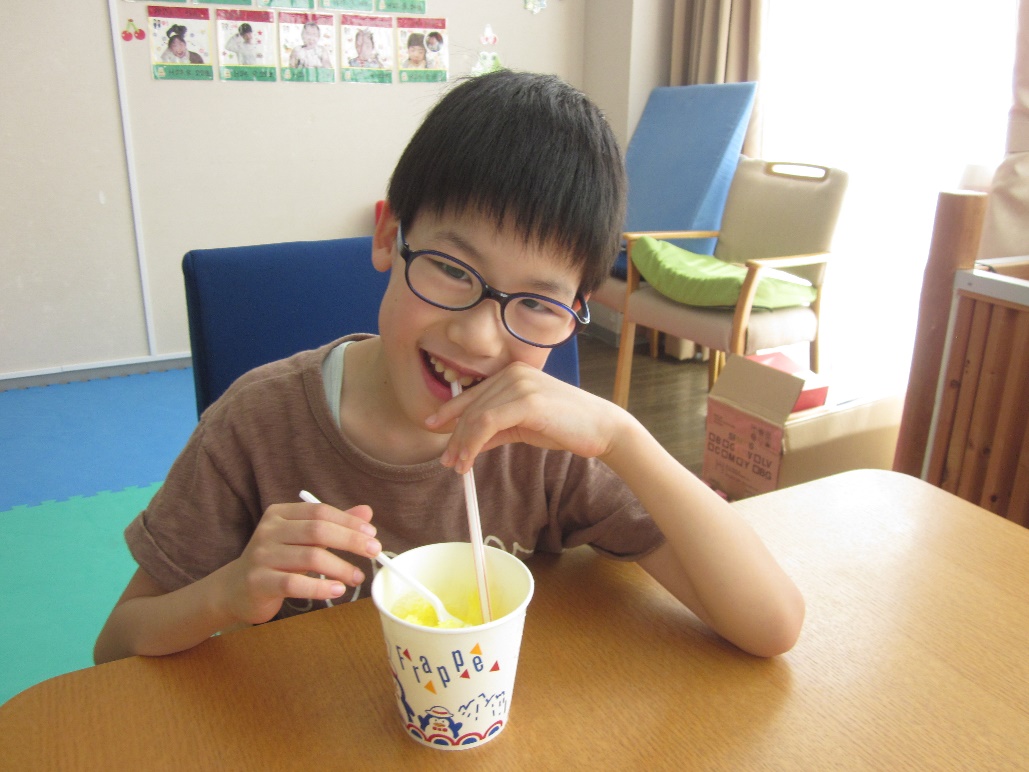 「おかげ茶や」さんのキッチン カーが花りんごにやってきました！～児童発達支援センター 花りんご～