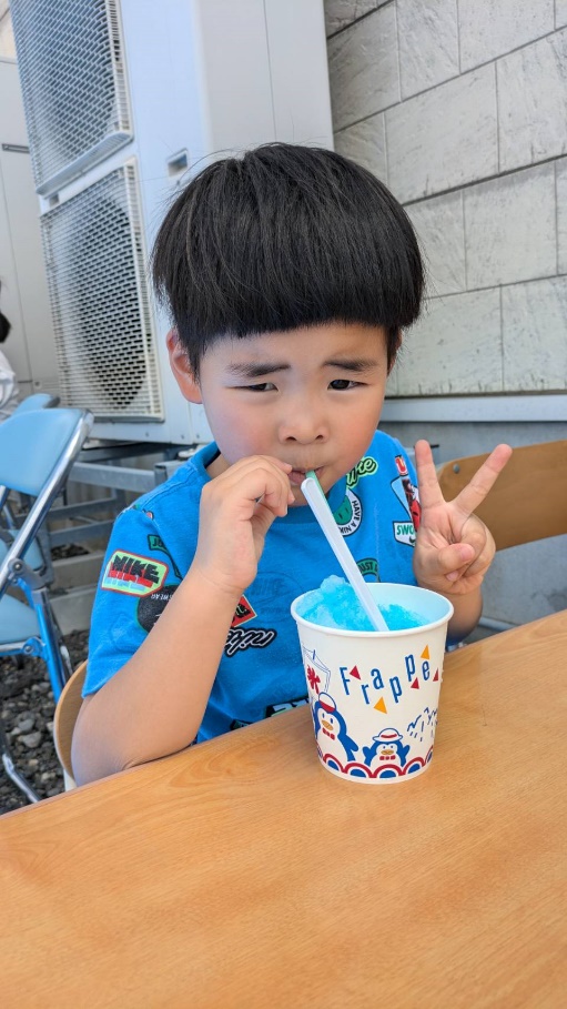 「おかげ茶や」さんのキッチン カーが花りんごにやってきました！～児童発達支援センター 花りんご～