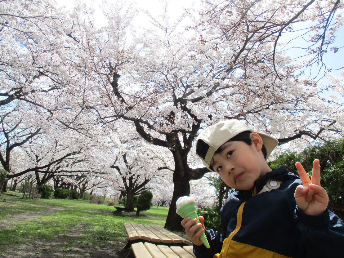 お花見外出～児童発達支援センター花りんご～