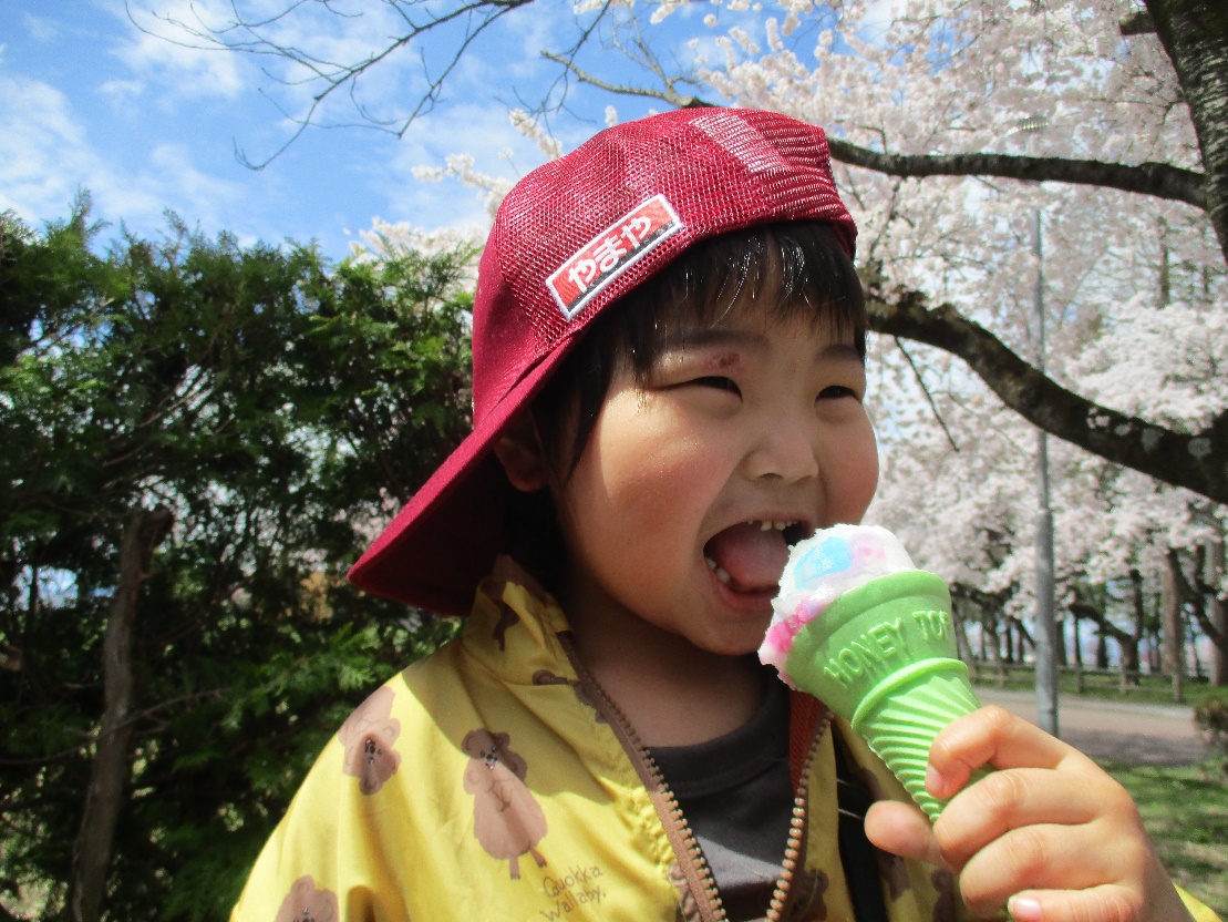 お花見外出～児童発達支援センター花りんご～