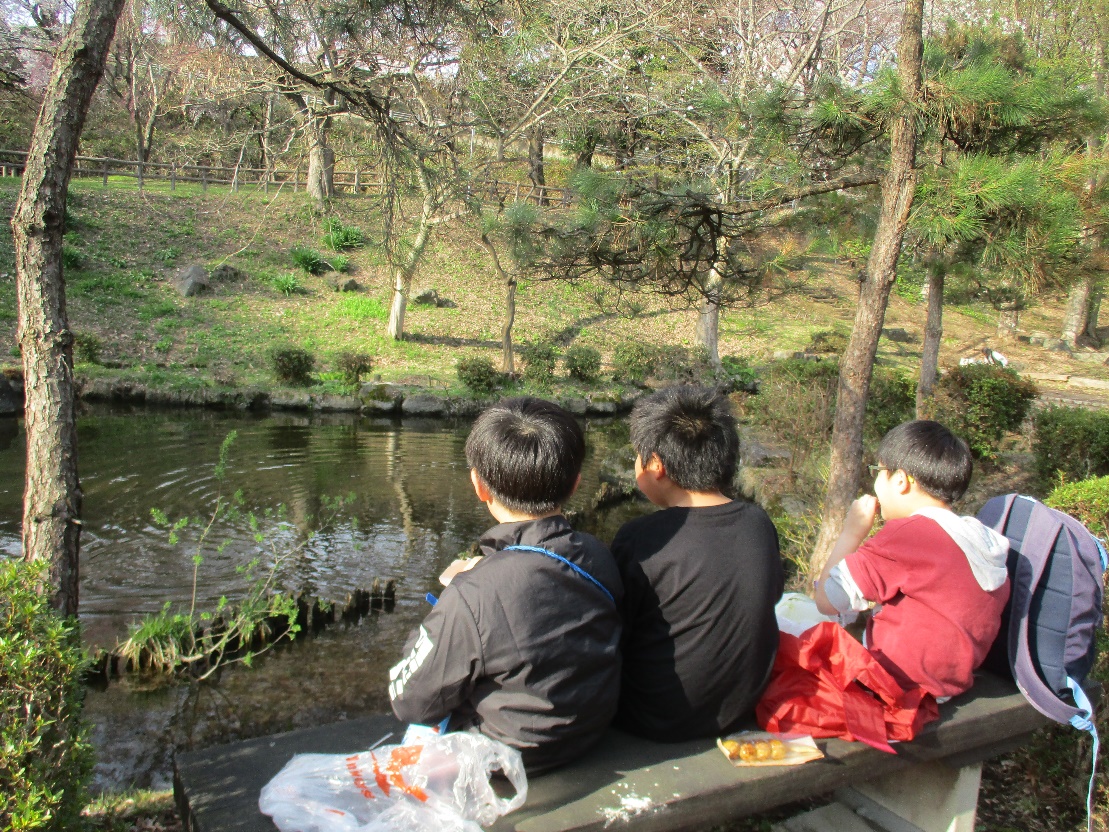 お花見外出～児童発達支援センター花りんご～