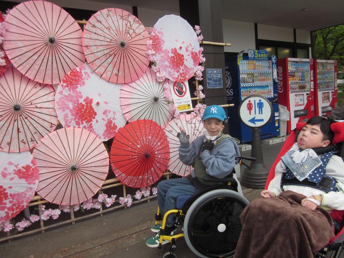 お花見外出～児童発達支援センター花りんご～