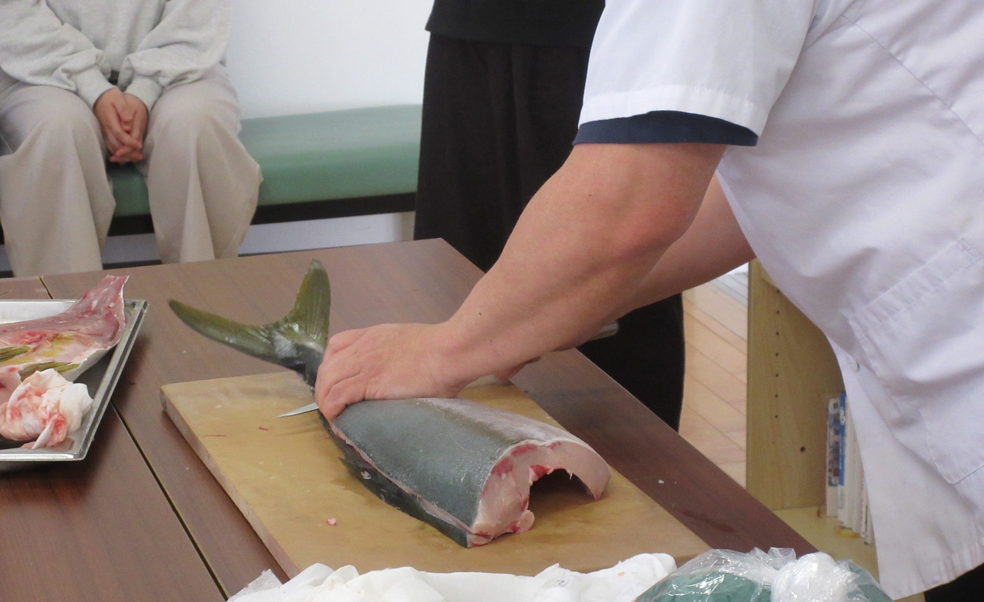 鮮魚解体ショー　～山郷館デイサービスセンター黒石～