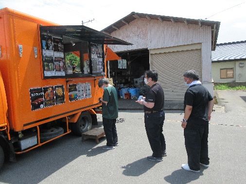 山郷館総合支援センター黒石 キッチンカーに来ていただきました！
